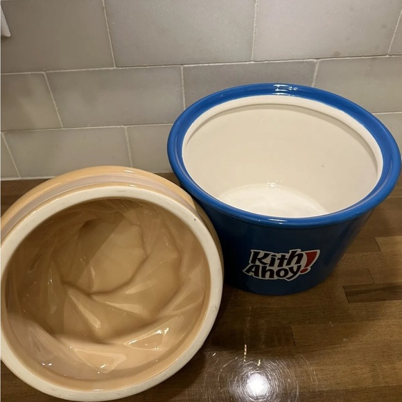 KITH TREATS for Chips Ahoy! Ice Cream Swirl Cookie Jar - Picture 3 of 4